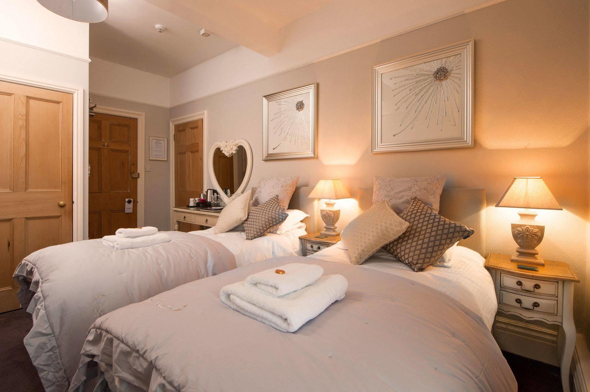 Chestnuts Guest House (Adults Only) Віндермір Екстер'єр фото