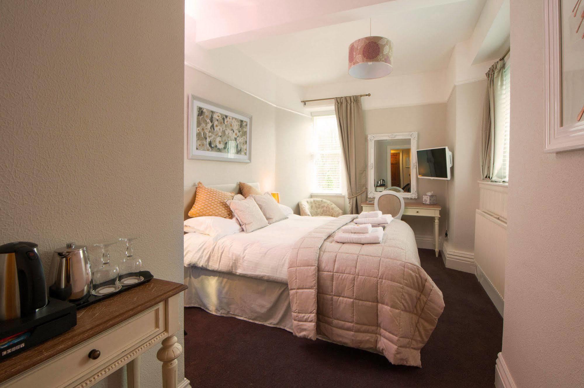 Chestnuts Guest House (Adults Only) Віндермір Екстер'єр фото